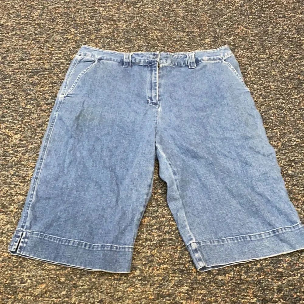 Karen Scott Denim Capris sz. 12